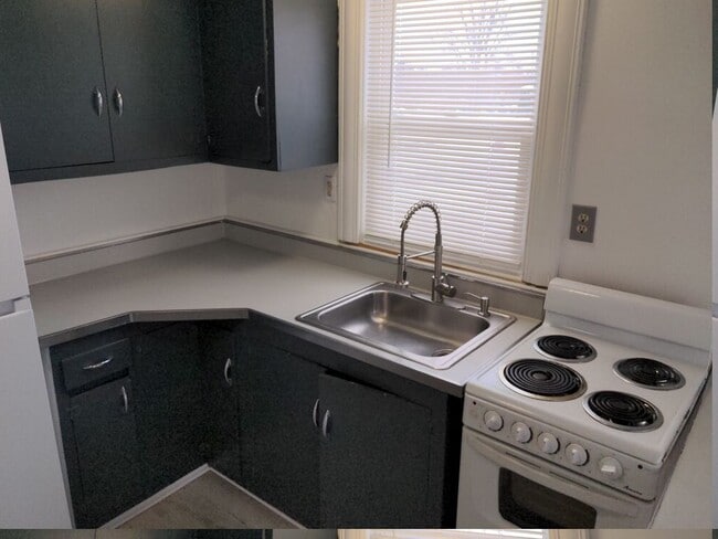 Style E3: 1 bedroom / 1 bath - 21 Depot St