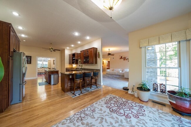 Photo - 285 Steeplechase Dr