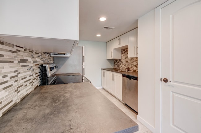 Photo - 9005 Lehigh Ave