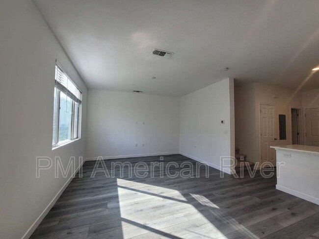 Photo - 3007 Mesmerizing Walk