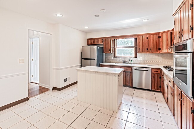 Photo - 2412 Manet Rd
