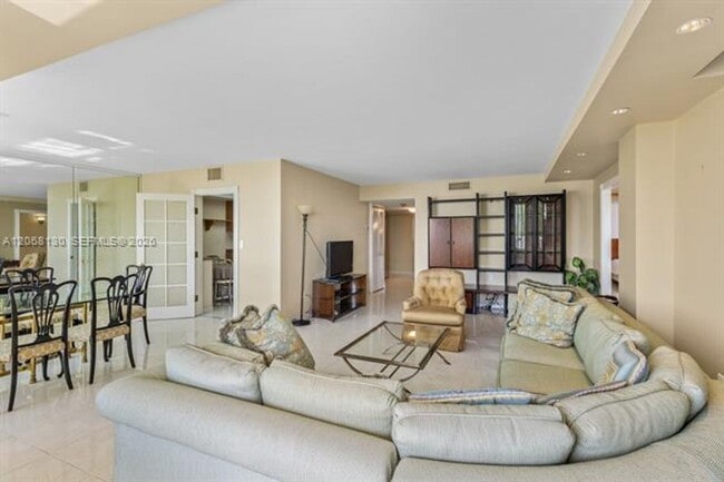Photo - 1420 Brickell Bay Dr