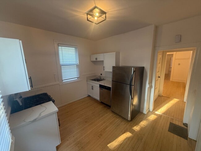 Building Photo - 2536 N Oakland Ave Unit 2536 N Oakland Ave Rental