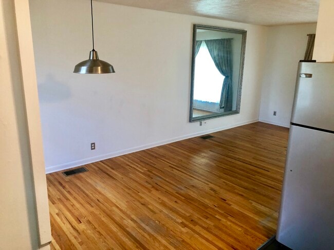 Building Photo - 4807 Jeffery Dr Rental
