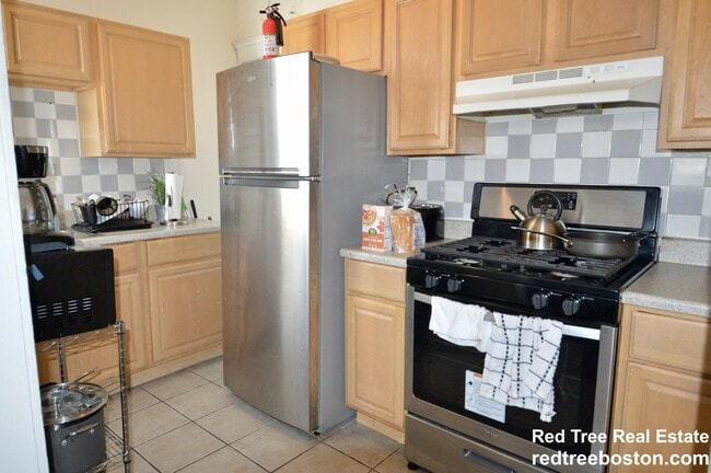 Building Photo - 248 Kelton St Rental