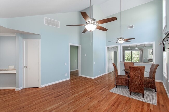 Photo - 4139 Rosser Square