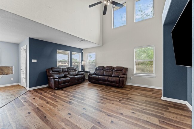 Photo - 18714 Walden Glen Cir