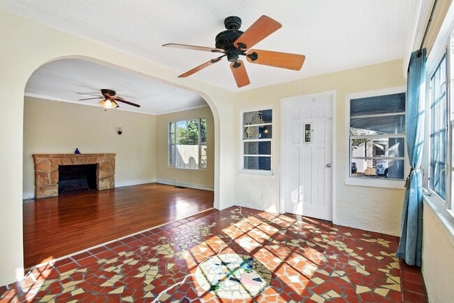 Photo - 310 Columbia Dr