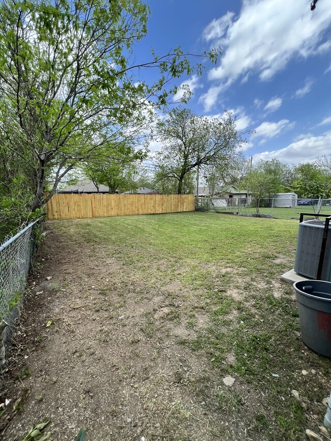 Photo - 5628 Humbert Ave