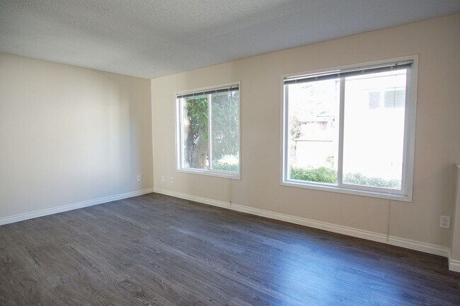 Photo - Great Refurbished Light & Bright 2Bed w/Private Entrance & Parking! Unidad 4149-1
