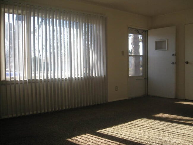 Building Photo - 2501 Indiana St SW Rental