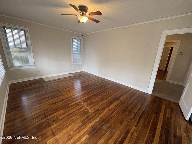 Photo - 859 St Clair St