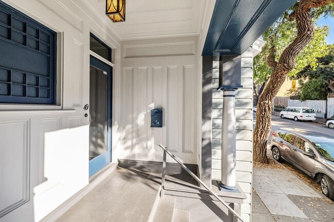 Photo - Bernal Heights: Remodeled Unfurnished Top Floor Condo w/ Garage Parking & Shared Yard Unidad 49 Cortland Ave.