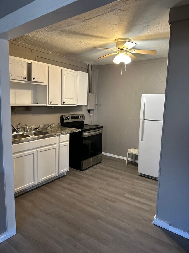 Photo - 1028 W Lexington Ave Unit 4