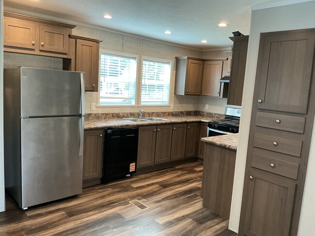 Photo - 24150 Veterans Road