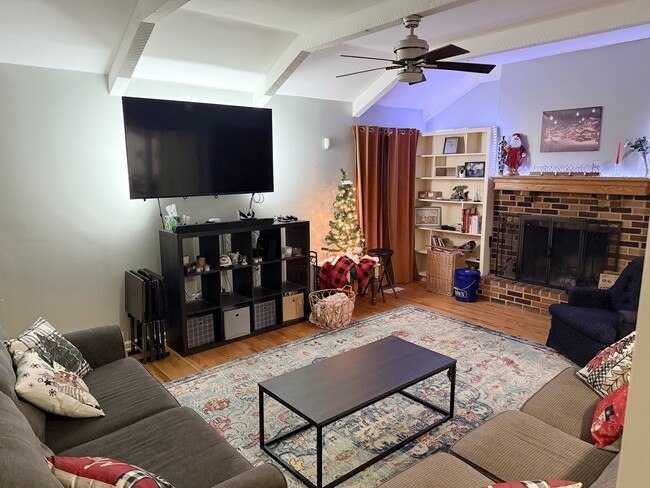 Photo - 4449 E 107th St