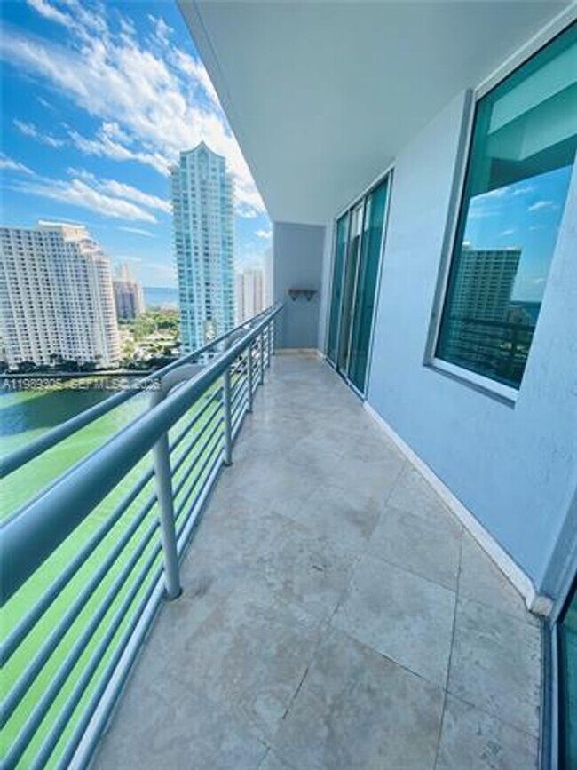 Building Photo - 325 S Biscayne Blvd Unit 325 S Biscayne Blvd # 2126