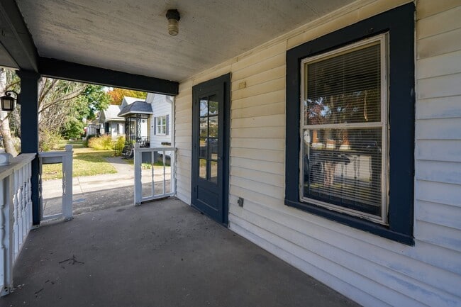 Photo - 1808 E Oak St