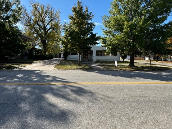 Photo - 1523 W Broadway Ave