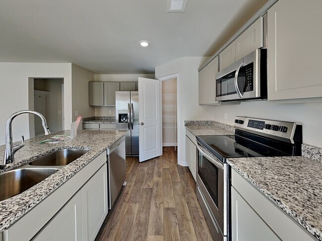 Photo - 432 Red Poll Wy