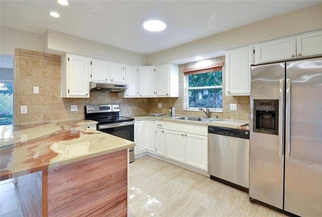 Photo - 757 Evangeline Ave