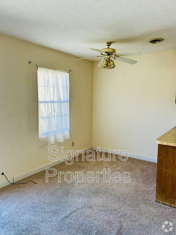 Building Photo - 702 Barrows Mill Rd Unit 702-APT #2