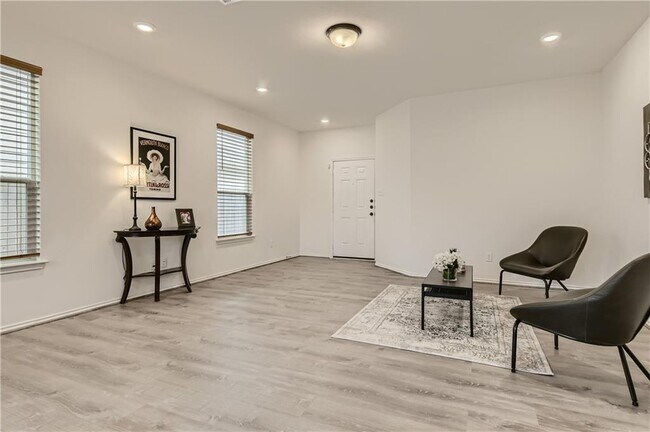 Photo - 13905 Vigilance St