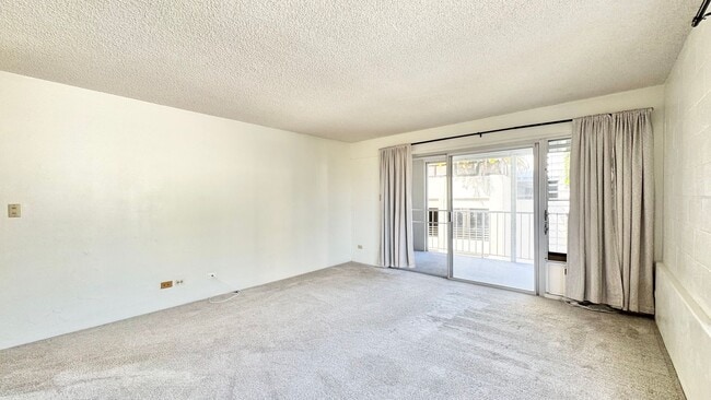 Photo - SPACIOUS STUDIO w/ LANAI & Washer/Dryer INSIDE unit - AVAILABLE NOW in MAKIKI - Conveniently Loca... Unit 401