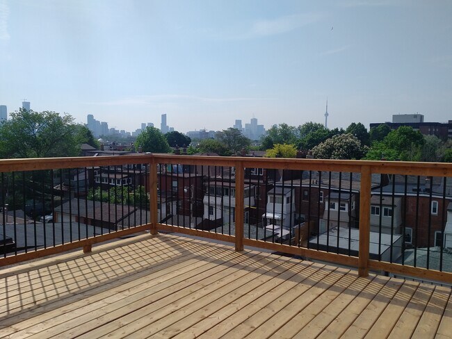 Photo - Stunning, huge, sun soaked two story loft apt in Hillcrest / Wychwood ((Dupont & Christie)) Unit Upper