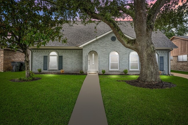 Building Photo - 7923 Dawnridge Dr Rental