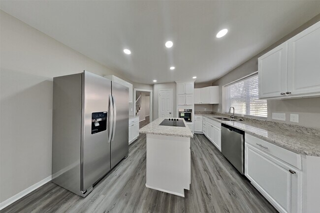 Photo - 802 Sierra Lake Dr