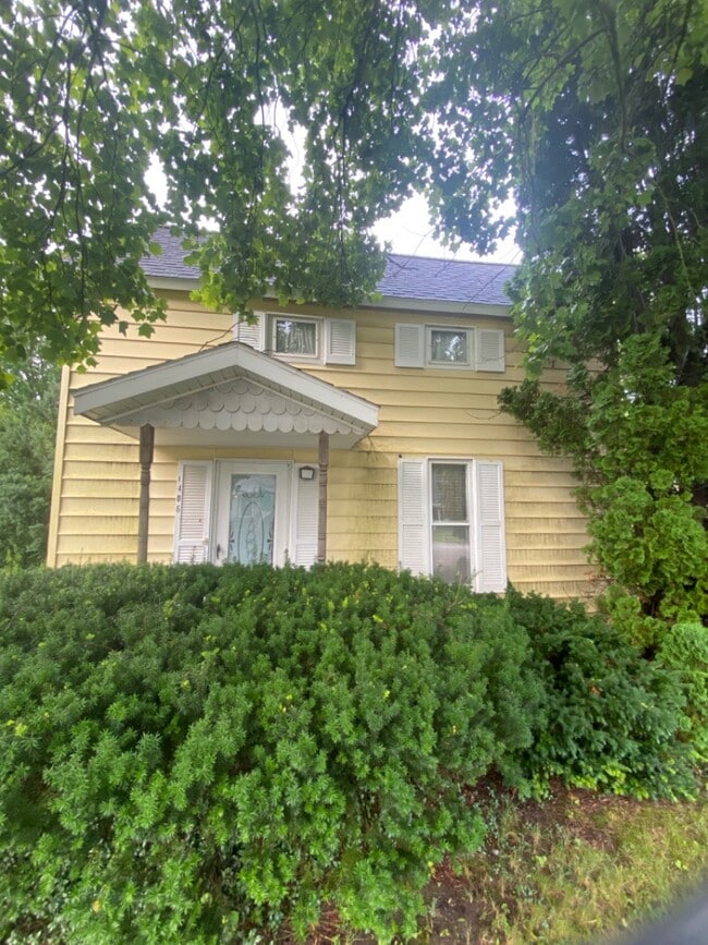 Building Photo - 420 N Main St