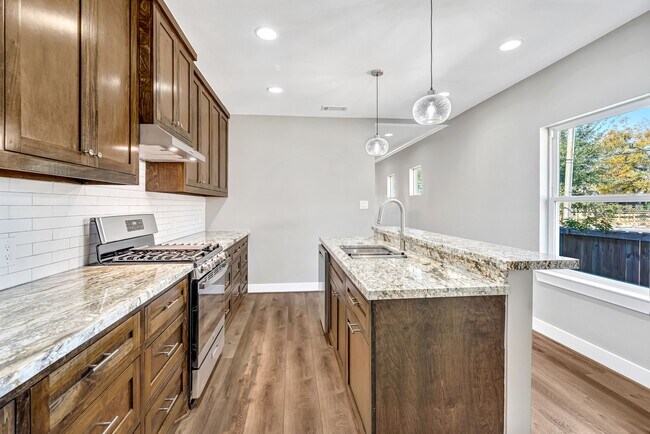 Photo - 430 N Hutcheson St