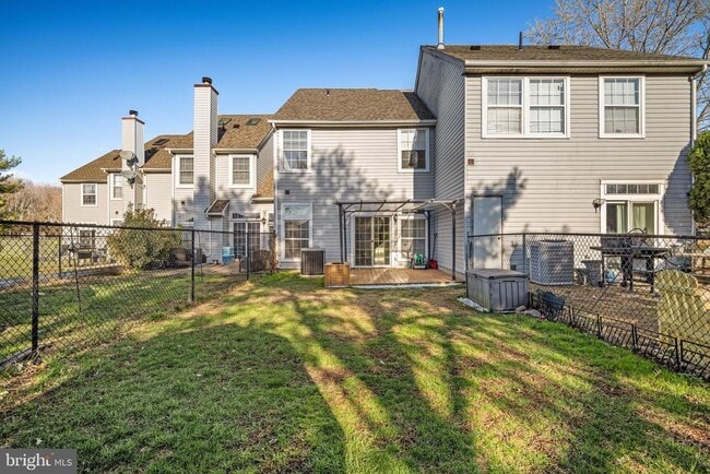 Photo - 817 Thoreau Ln