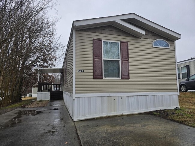 Building Photo - 1918 Miss Ellie Dr