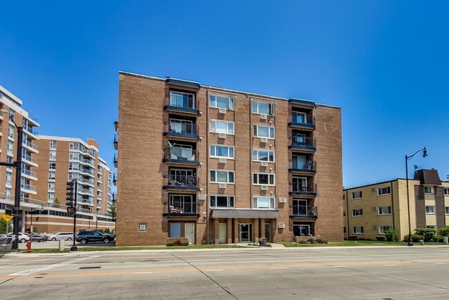 Building Photo - 659 S River Rd Unit 5C