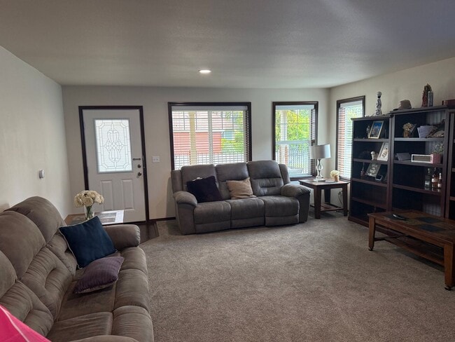 Photo - 4 Bedroom House in Burlington