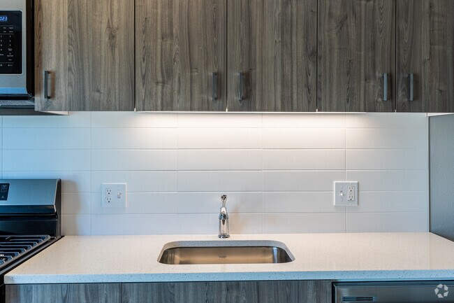 1BR, 1BA -537SF