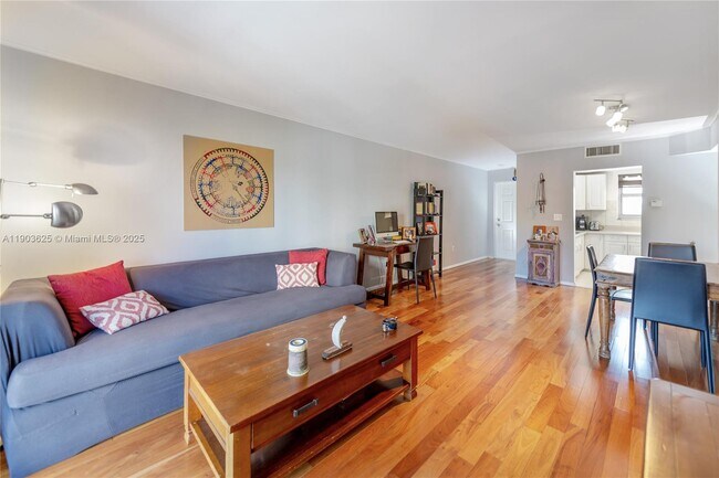 Photo - 1674 Bay Rd Unidad 401