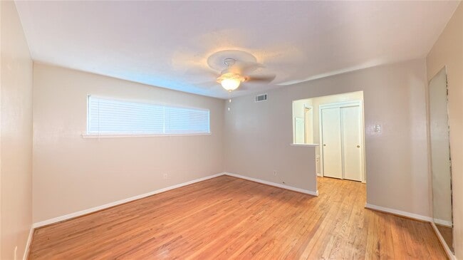 Building Photo - 3727 Woodvalley Dr