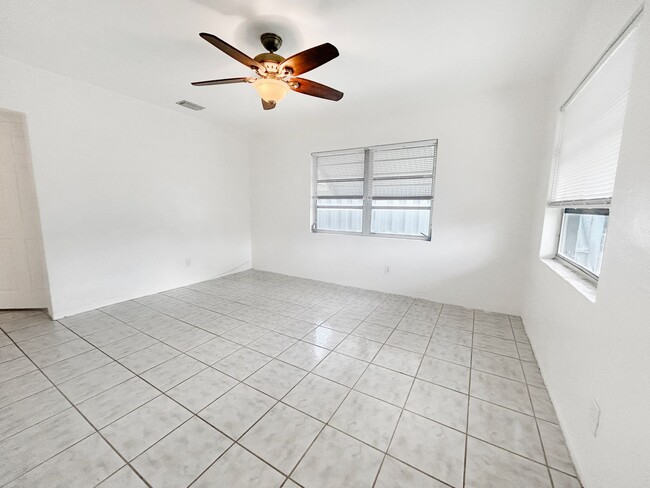 Photo - Ideal/Centrally Located 2 bed 1 Bath House in St Pete