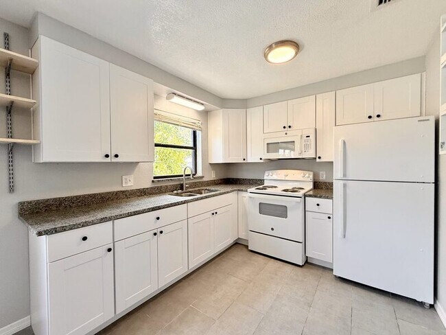 Photo - 3182 Downing St