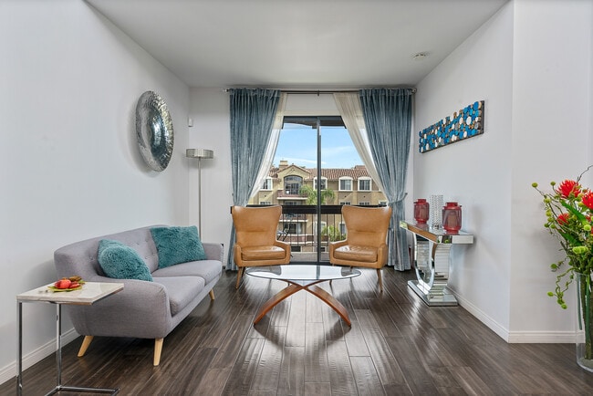 Photo - 2175 S Beverly Glen Blvd Unidad 403