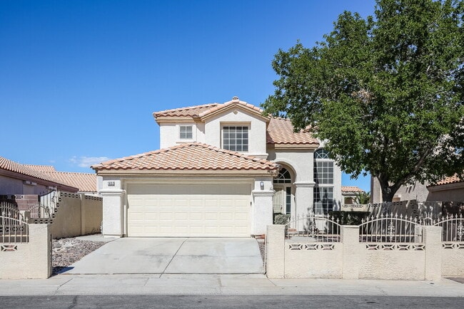 Building Photo - 1832 Fan Fare Dr