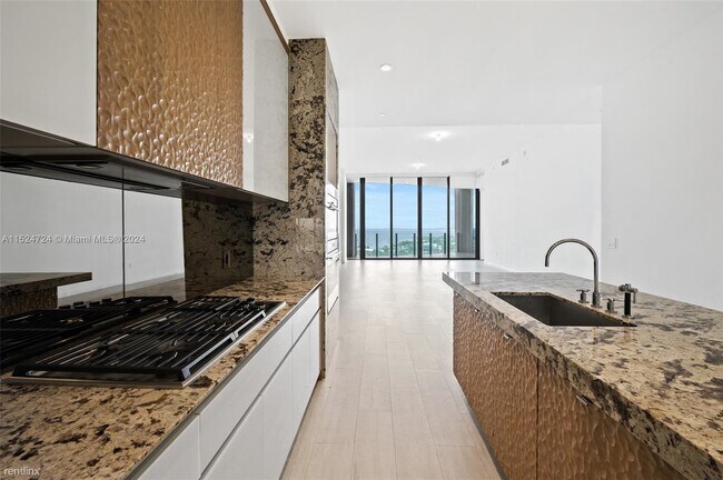 Photo - 3 br, 3.5 bath Condo - 2821 S Bayshore Dr ... Unidad 11B