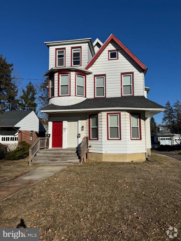 Building Photo - 207 W Maple Ave Rental