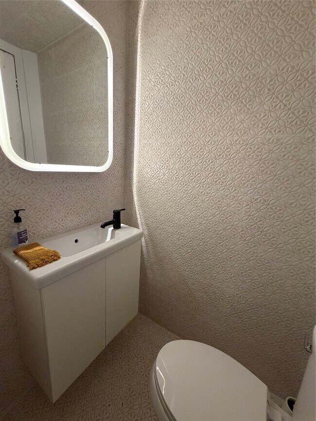 Photo - 402 Hyde Park Blvd Unit 4