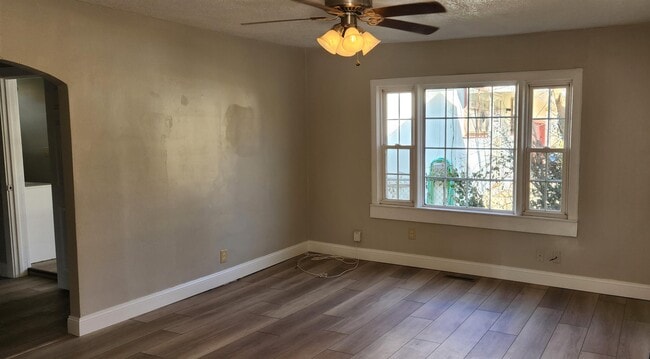 Photo - 2527 N Pierce Ave Casa