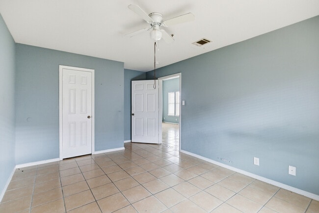 Photo - 7627 Windsor Oaks