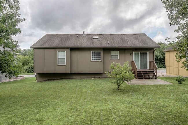 Photo - 612 NE Topaz Dr